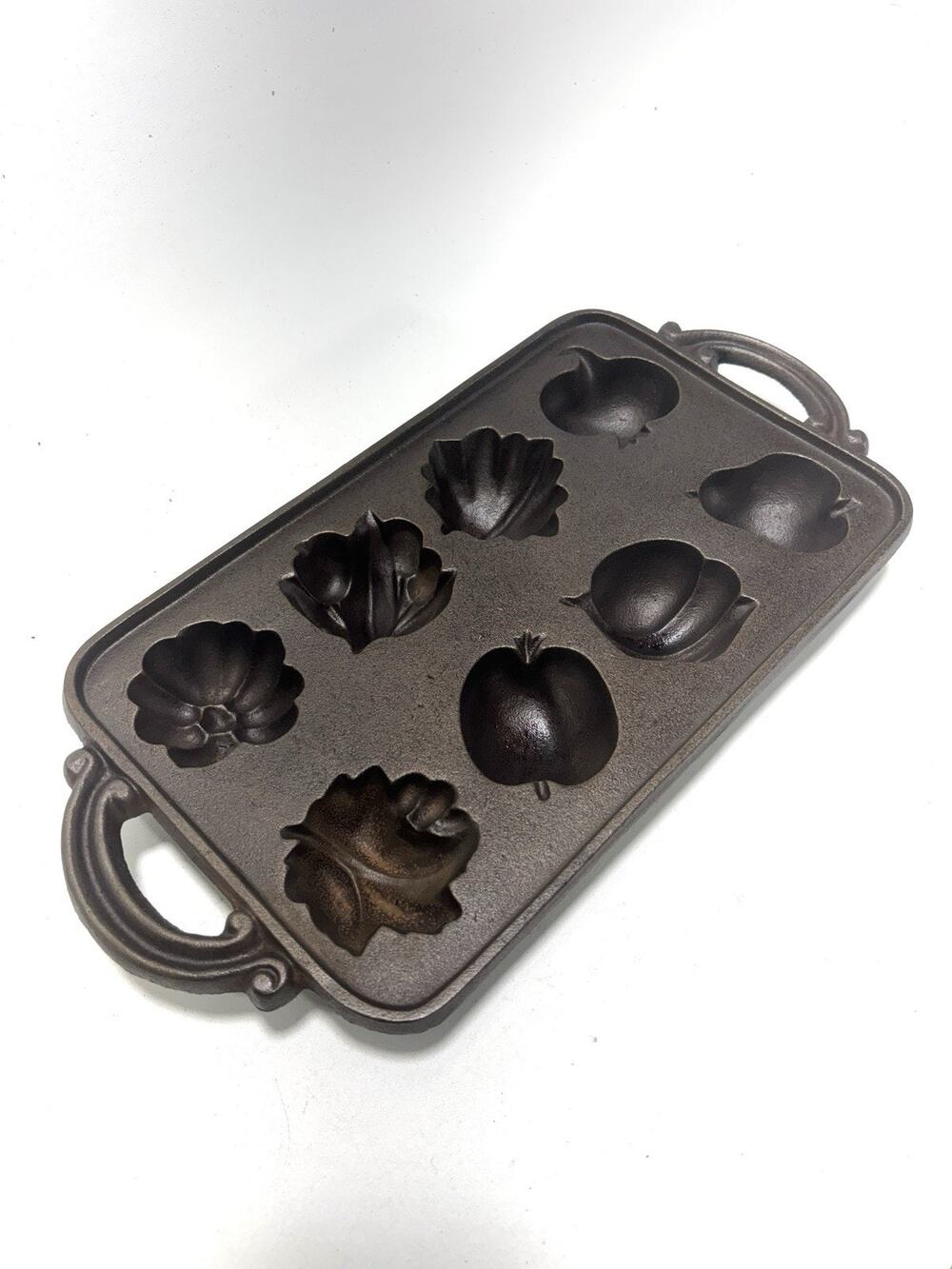 Vintage John Wright Cast Iron Cornbread Pan Fruit Mold USA 8 Slot